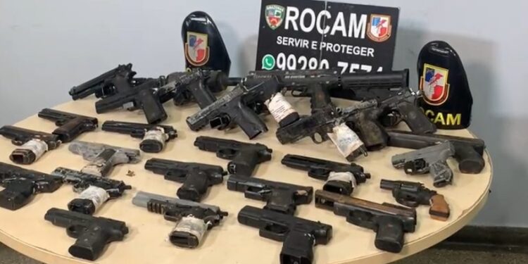 Rocam aprende mais de 20 armas falsas usadas por criminosos em Manaus