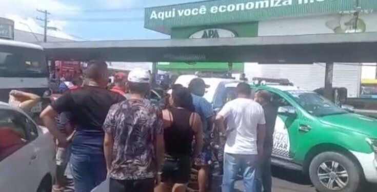 Assaltantes de ônibus levam surra de populares no Jorge Teixeira