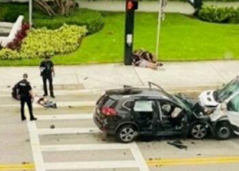 Motorista se distrai com ‘carinho’ ao volante e quase perde o membro ao bater o carro