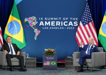 Biden pergunta a Bolsonaro se ele aceita pagamento para não desmatar a Amazônia: ‘estou ansioso para saber’