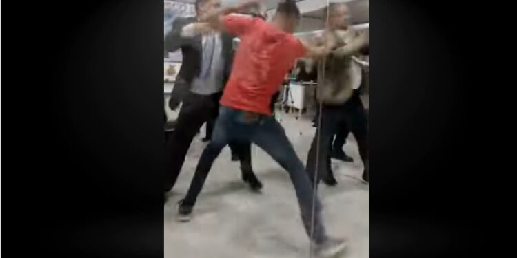 Vídeo: vereadores trocam socos dentro da Câmara Municipal no Amazonas