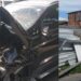 Carro é destruído durante acidente com ônibus em Manaus