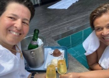 Adriane Bonato fala sobre 1ª vez com Claudia Rodrigues: ‘encaixou! Beijei muuuuito’