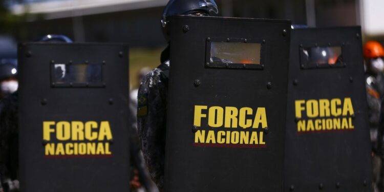 Com Governo do AM fornecendo logística, Ministério autoriza atuação da Força Nacional