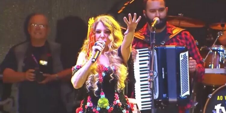 Vídeo: Elba Ramalho se aborrece e interrompe show após gritarem ‘Fora, Bolsonaro’