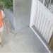 Vídeo: Ladrão assalta rapaz quando ele entrava em bloco de apartamentos no Eldorado