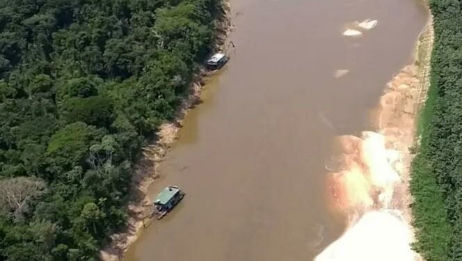 Outra embarcação é encontrada em área onde ocorrem as buscas por indigenista e jornalista