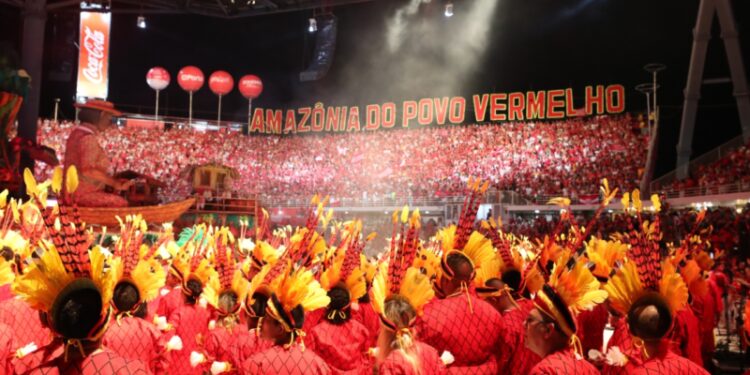 Garantido abre Festival de Parintins celebrando a diversidade indígena