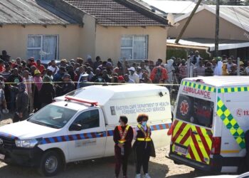 Mais de 20 jovens são encontrados mortos dentro de boate durante a madrugada deste domingo (26)