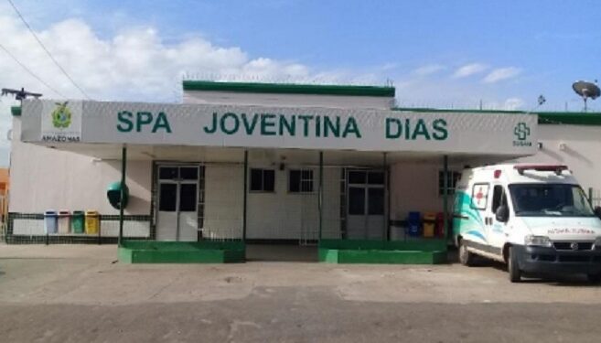 Bandidos tentam matar jovem de 20 anos na Compensa, mas atingem carros e casas do bairro