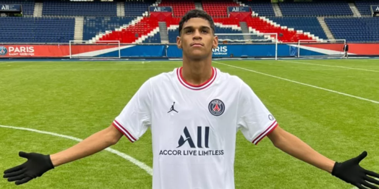 Luva de Pedreiro chega a 14 milhões de seguidores e ultrapassa perfil do Flamengo