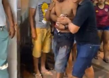 Esquecida em casa, esposa esfaqueia o marido e os amigos dele em bar no AM