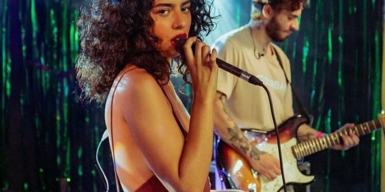 Revelação da música pop, Marina Sena fará show em Manaus