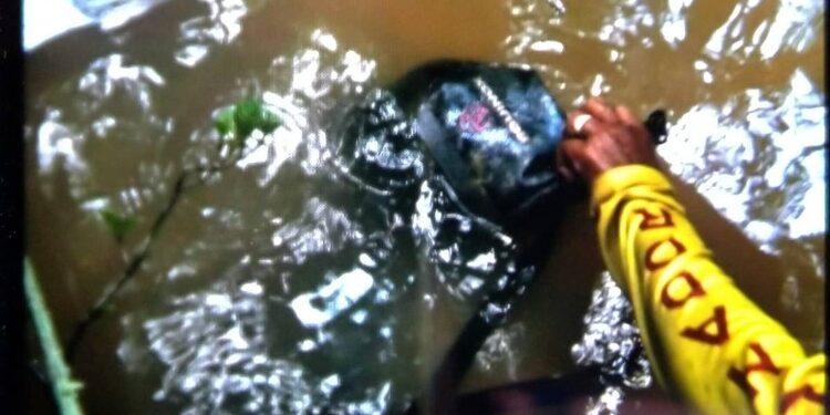Mochila com notebook é encontrada por Bombeiros em área de buscas dos desaparecidos