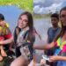 Nicole Bahls fica com pena de crianças de comunidade em Parintins e distribui ‘red bull’; vídeo