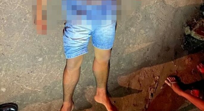 Corpo de homem é encontrado com as vísceras expostas após ele levar 10 facadas em Parintins