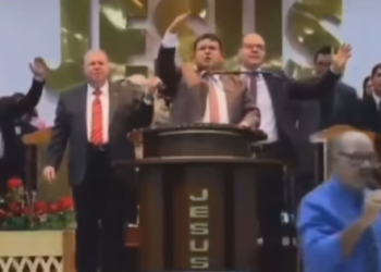 ‘O pastor está em adultério’, acusa fiel durante culto na Assembleia de Deus, em Manaus; vídeo