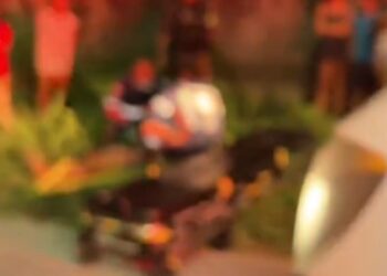 Suspeito de assalto é espancado no meio da rua, no Alfredo Nascimento