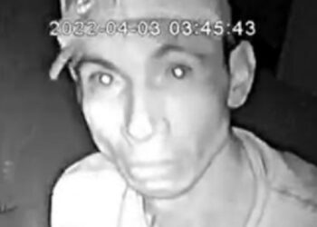 Você viu esse homem? Ele é procurado por roubo em escritório de contabilidade em Manaus