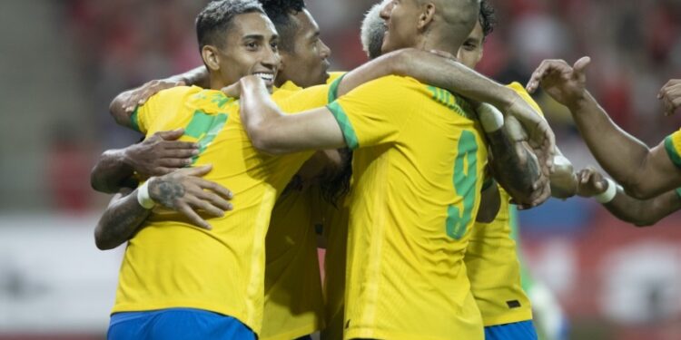 Seleção dá show em campo e goleia de 5 a 1 Coreia do Sul durante amistoso