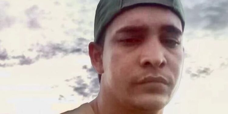 Pai recebe ligação e descobre que o filho foi crivado de balas na cabeça e pernas, no AM