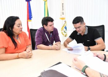 David Almeida assina reajuste de 11,73% para servidores da Semsa e convoca 50 médicos