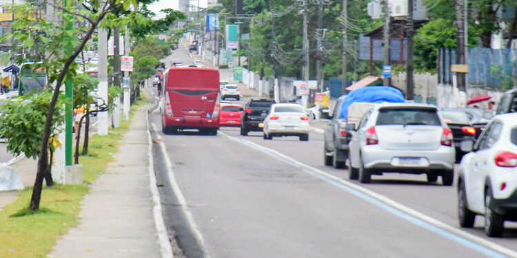 Prefeitura volta atrás e suspende retorno da faixa Azul, exclusiva para transporte público