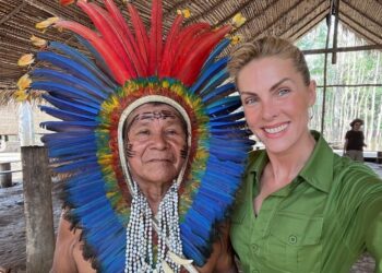 Ana Hickmann curte férias em Manaus com a família