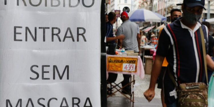 Amazonas registra mais de 700 casos de Covid em 24h nesta sexta-feira