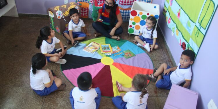 Prefeito David Almeida nomeia mais 400 aprovados no cadastro reserva para atuarem nas escolas municipais