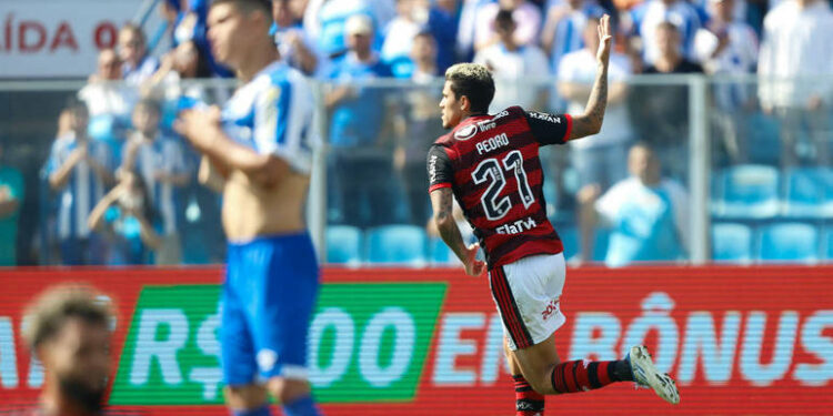Flamengo vence Avaí e assume 6ª colocação no Brasileirão