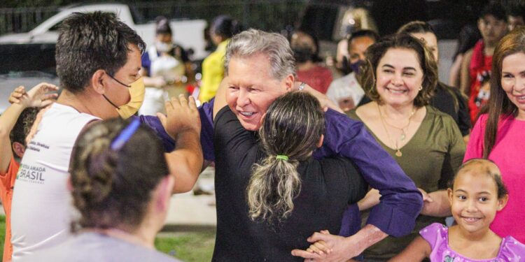 Arthur Neto reúne moradores do Cidadão Manauara 2 e relembra política pioneira de habitação em Manaus