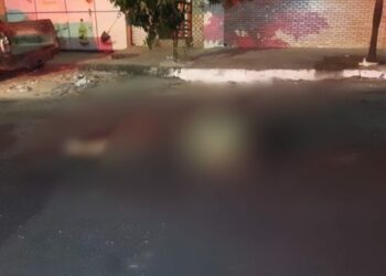 Tiro para tudo que é lado deixa homem morto nesta noite em rua de Manaus
