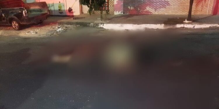 Tiro para tudo que é lado deixa homem morto nesta noite em rua de Manaus