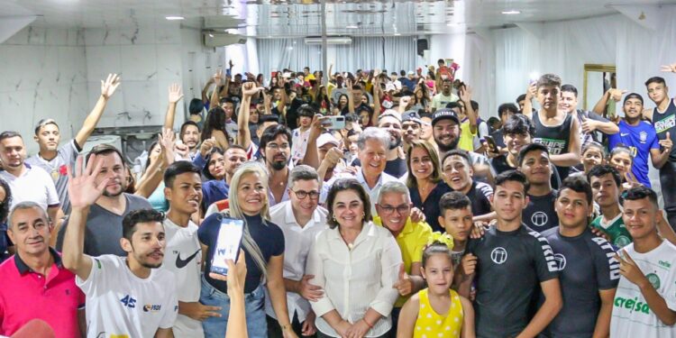 ‘Um encontro com a força e a esperança da juventude’, define Arthur em reunião com jovens