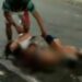 ‘É mentira. Acorda’, diz mulher aos prantos ao ver o filho esfaqueado e morto no AM