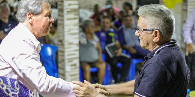 ‘Quero recuperar o respeito do Amazonas no Senado’, diz Arthur em encontro no Viver Melhor