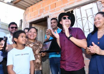 David Almeida cumpre compromisso de campanha e leva água para comunidade Coliseu, no Jorge Teixeira