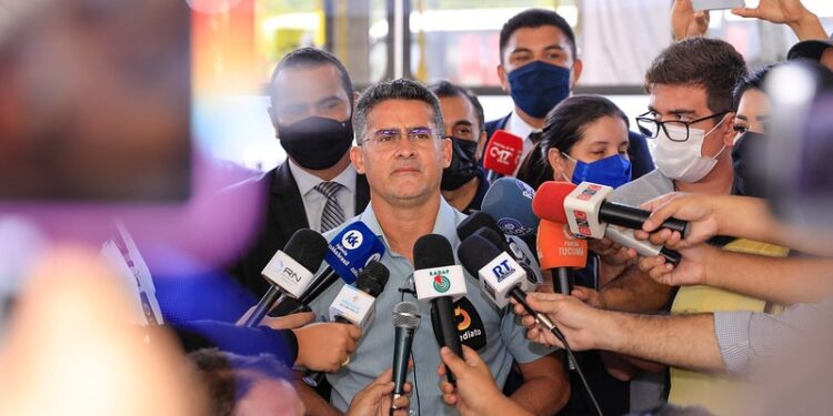 Prefeito David Almeida garante mais dois concursos com 2,7 mil vagas até o final do ano