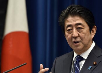 Ex-premiê japonês Shinzo Abe é assassinado a tiros em comício