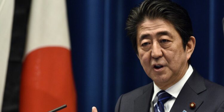 Ex-premiê japonês Shinzo Abe é assassinado a tiros em comício
