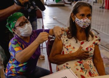 Posto de vacinação do sambódromo encerra atividades após atender mais de 13 mil pessoas