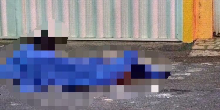 Homem é alvejado em cima de moto por criminosos dentro de carro no Educandos
