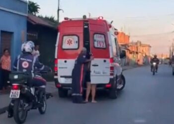 Olha a faca! Casal se esfaqueia durante briga, na zona Leste de Manaus