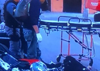 Grave acidente entre carro e moto deixa trânsito congestionado em avenida de Manaus