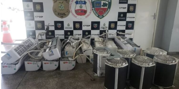 Diretora de escola municipal é presa com o marido por roubar aparelho de ar-condicionado
