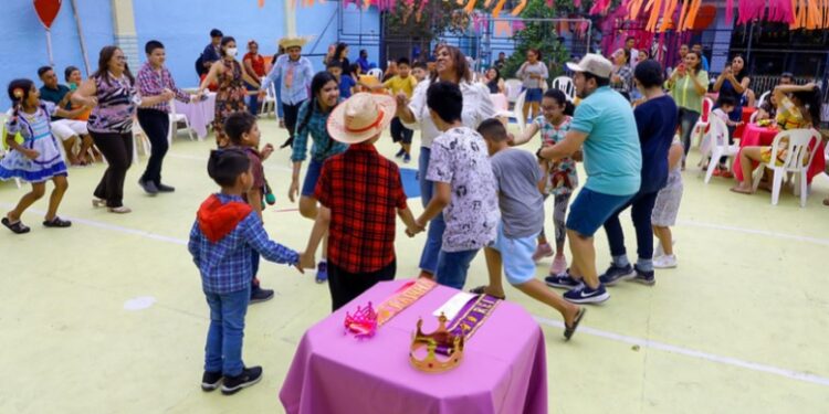 Famílias de crianças autistas realizam arraial em Manaus