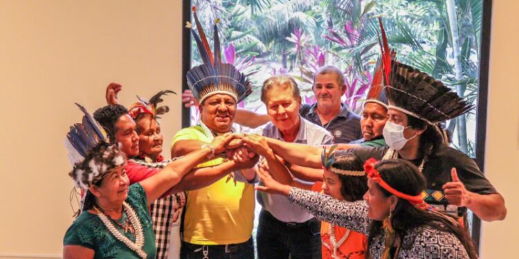 Arthur Neto reforça compromisso com indígenas em encontro com Barés, Saterés e Mundurucus