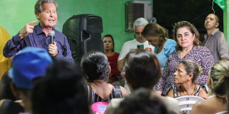 ‘Manaus é minha casa’, diz Arthur em pré-campanha pelos bairros da capital