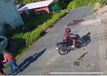 Vídeo: Tribunal do crime identifica assaltantes e manda dar uma surra em Manaus